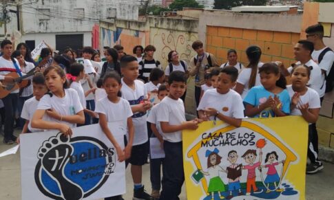 EN LA VEGA CAMINARON POR LA PAZ